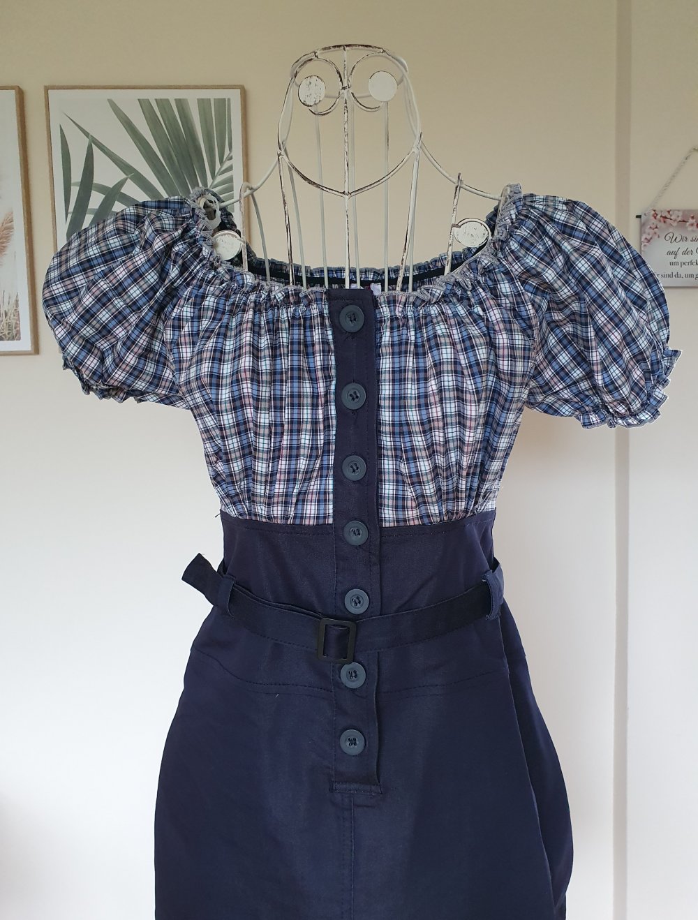 Neues Kleid mit Carmen-Ausschnitt