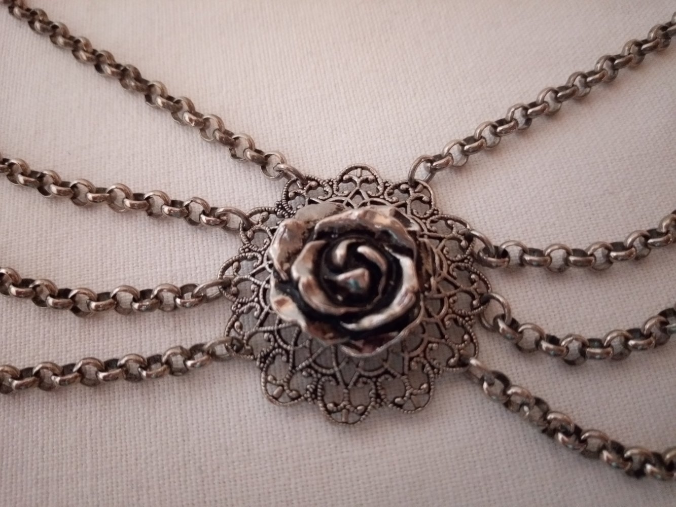 Collier Rose/Blüten-Designe,  3-kettig 