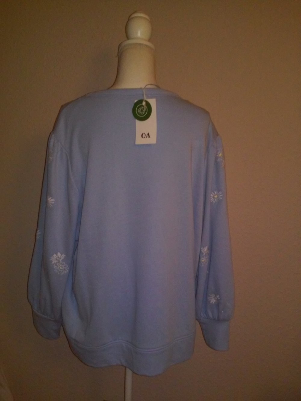 Neu! Pullover Sweatshirt Rundhals - hellblau/weißblüten -mit Etikett
