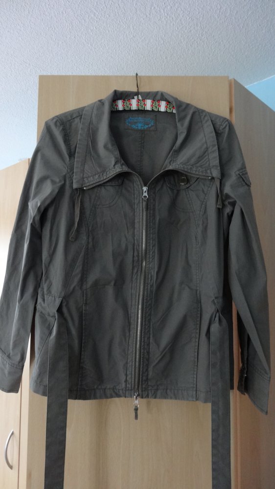 leichte Jacke in khaki/olivgrün