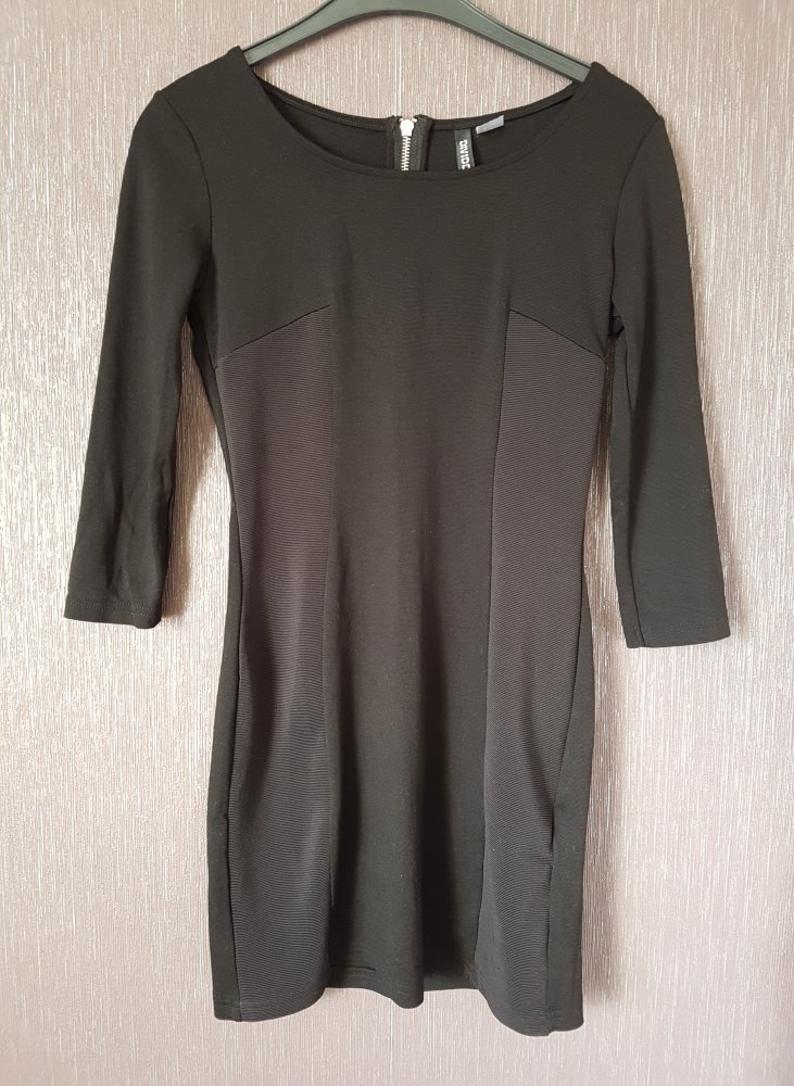 kurzes schwarzes Kleid