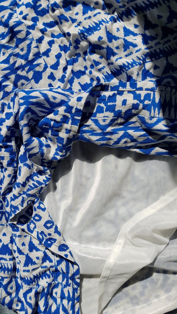 kurzes sommerliches Kleid mit Spaghettiträgern