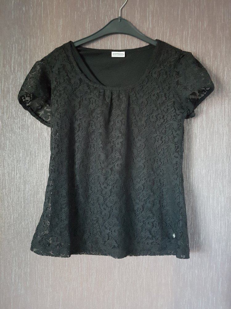 Oberteil in Spitzenoptik