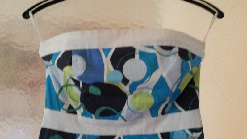 Trägerloses Kurzes Buntes Tanktop Kleid mit geometrischem Muster