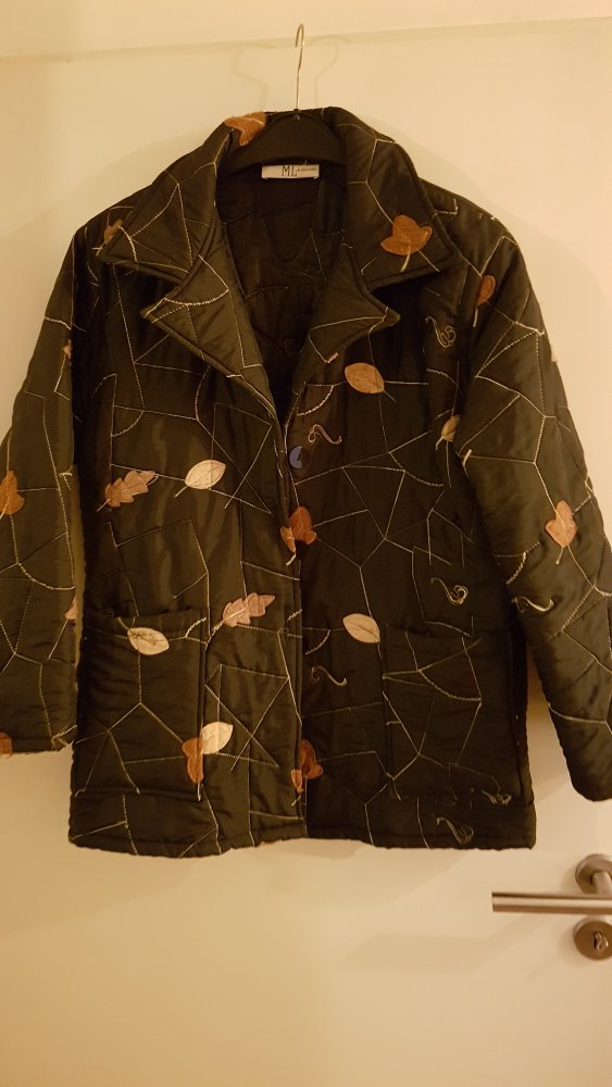 Gefütterte Schwarze Herbst/Winter Jacke mit Blättern