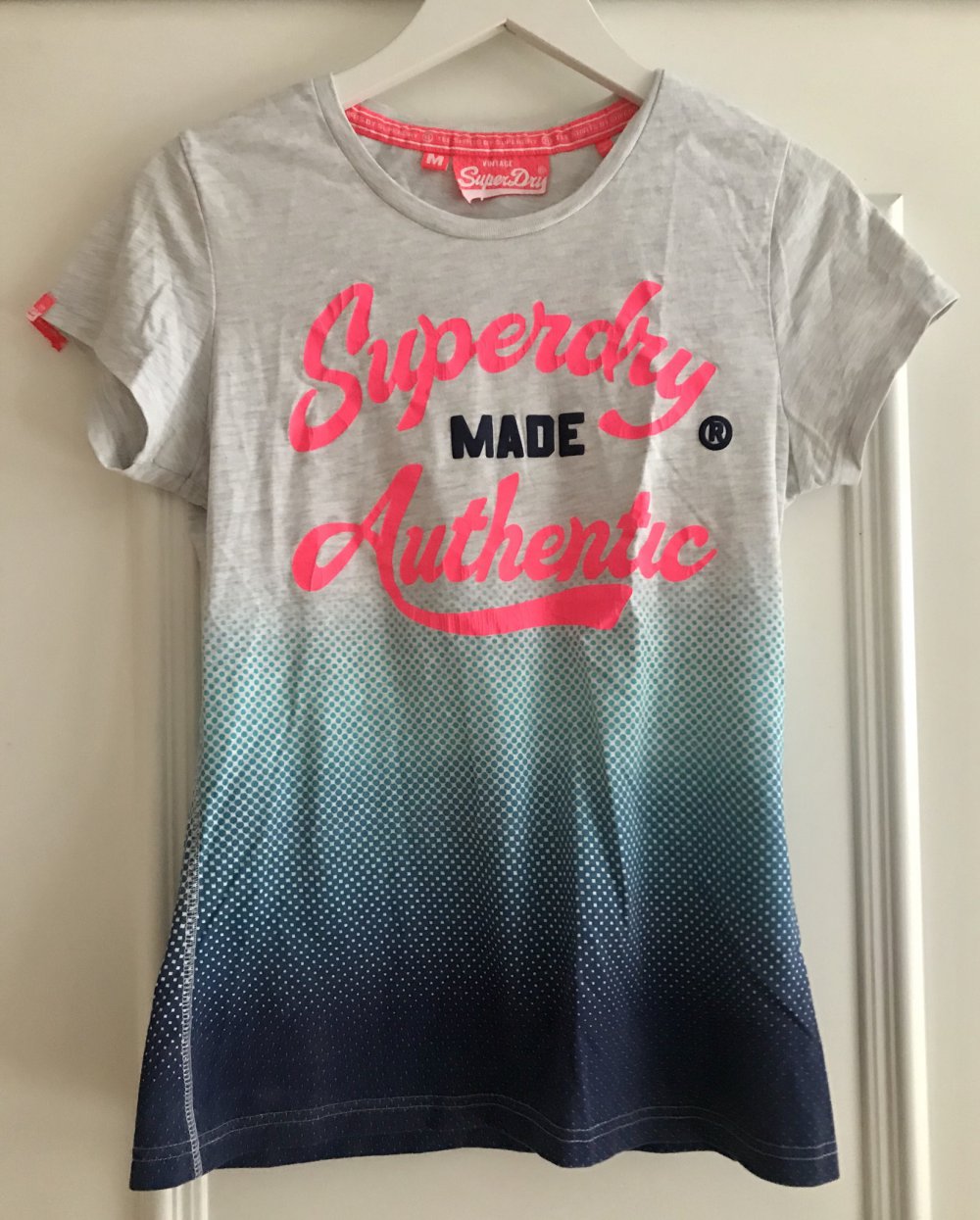 Schönes Superdry T-Shirt Größe M