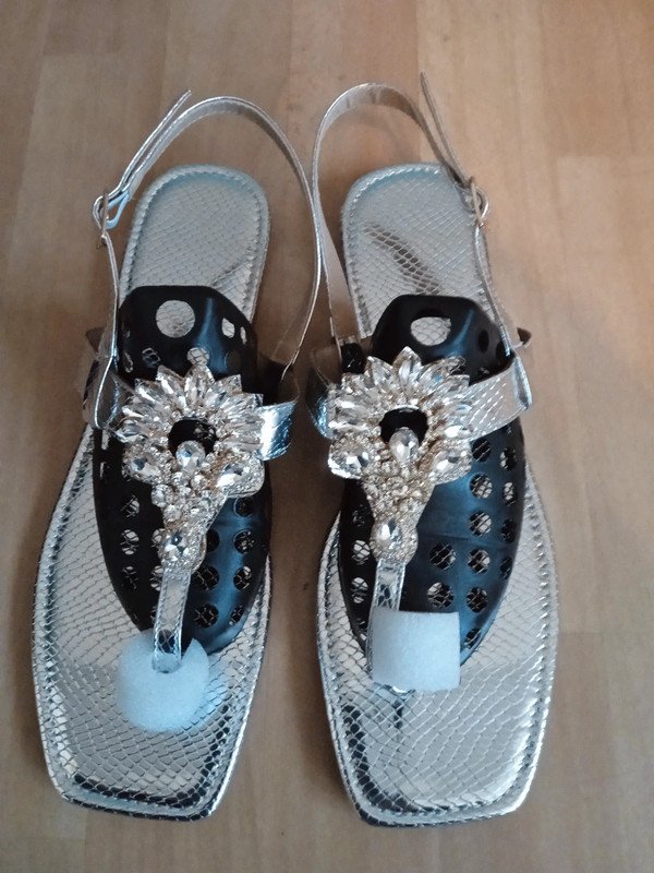 Sandalen/Strassteinchen gr.43 Neu