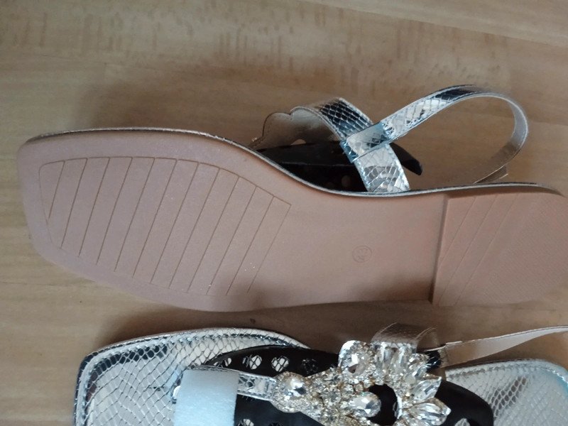 Sandalen/Strassteinchen gr.43 Neu