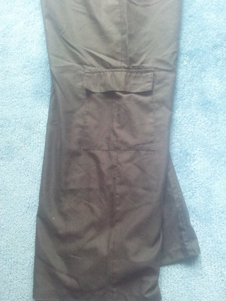 Stoffhose schwarz Gr. 46 mit Tasche am Bein