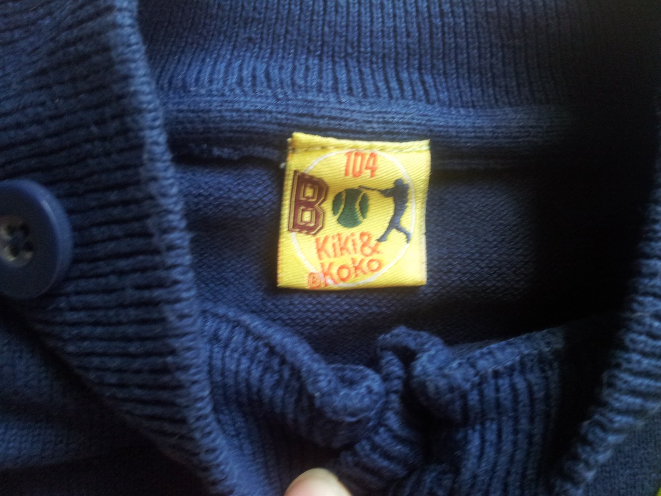 Pullover blau grün Aufnäher A Gr. 104 