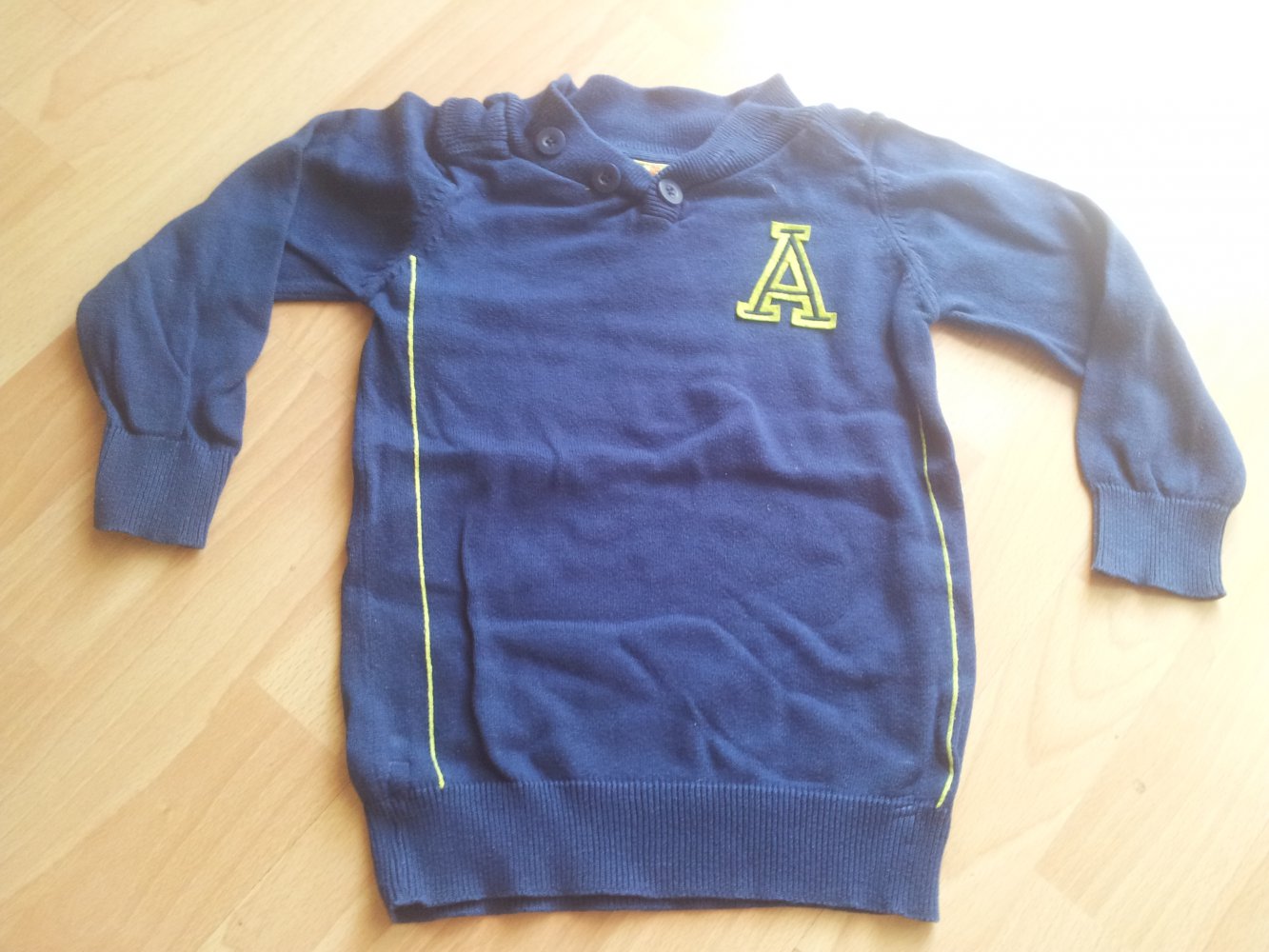 Pullover blau grün Aufnäher A Gr. 104 