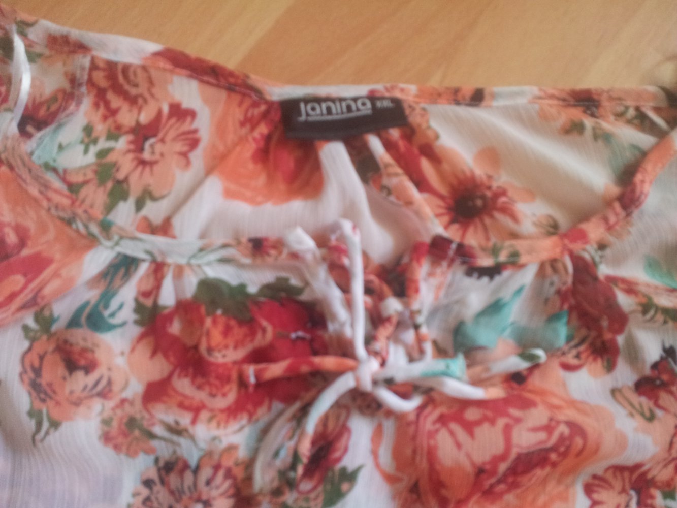  kurze Bluse weiß rot Blumen Rose durchsichtig Gr. XXL 
