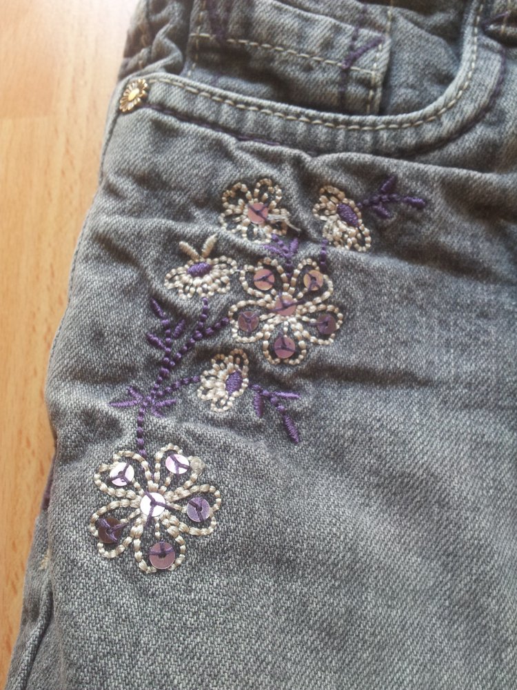 gefütterte Jeans C&A grau lila Blumen Gr. 92