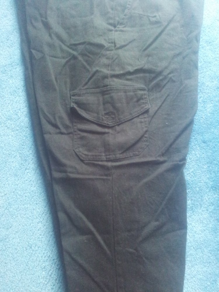  Hose schwarz Gr. 46 Taschen am Bein