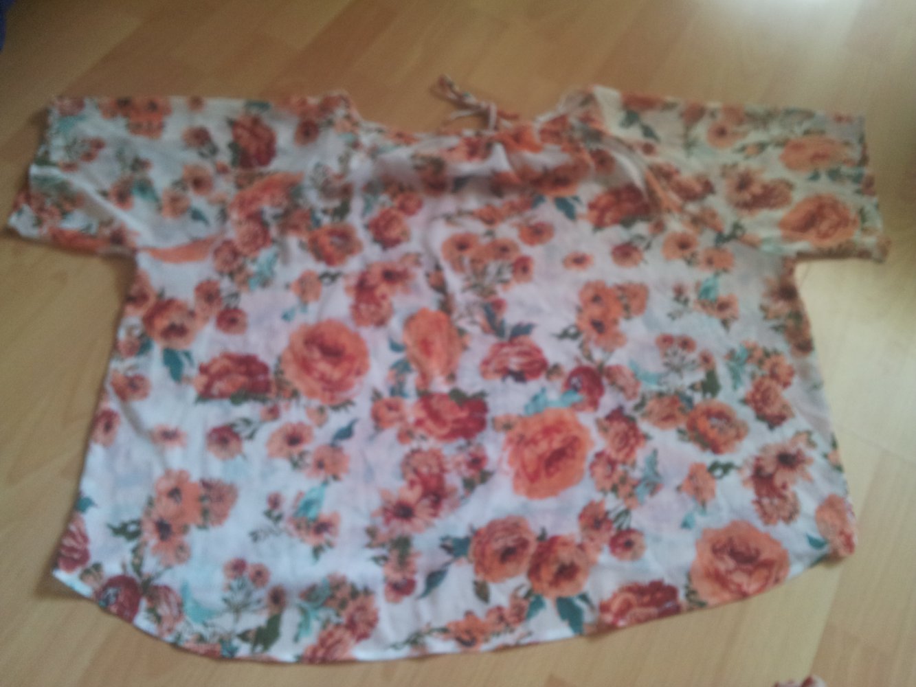  kurze Bluse weiß rot Blumen Rose durchsichtig Gr. XXL 