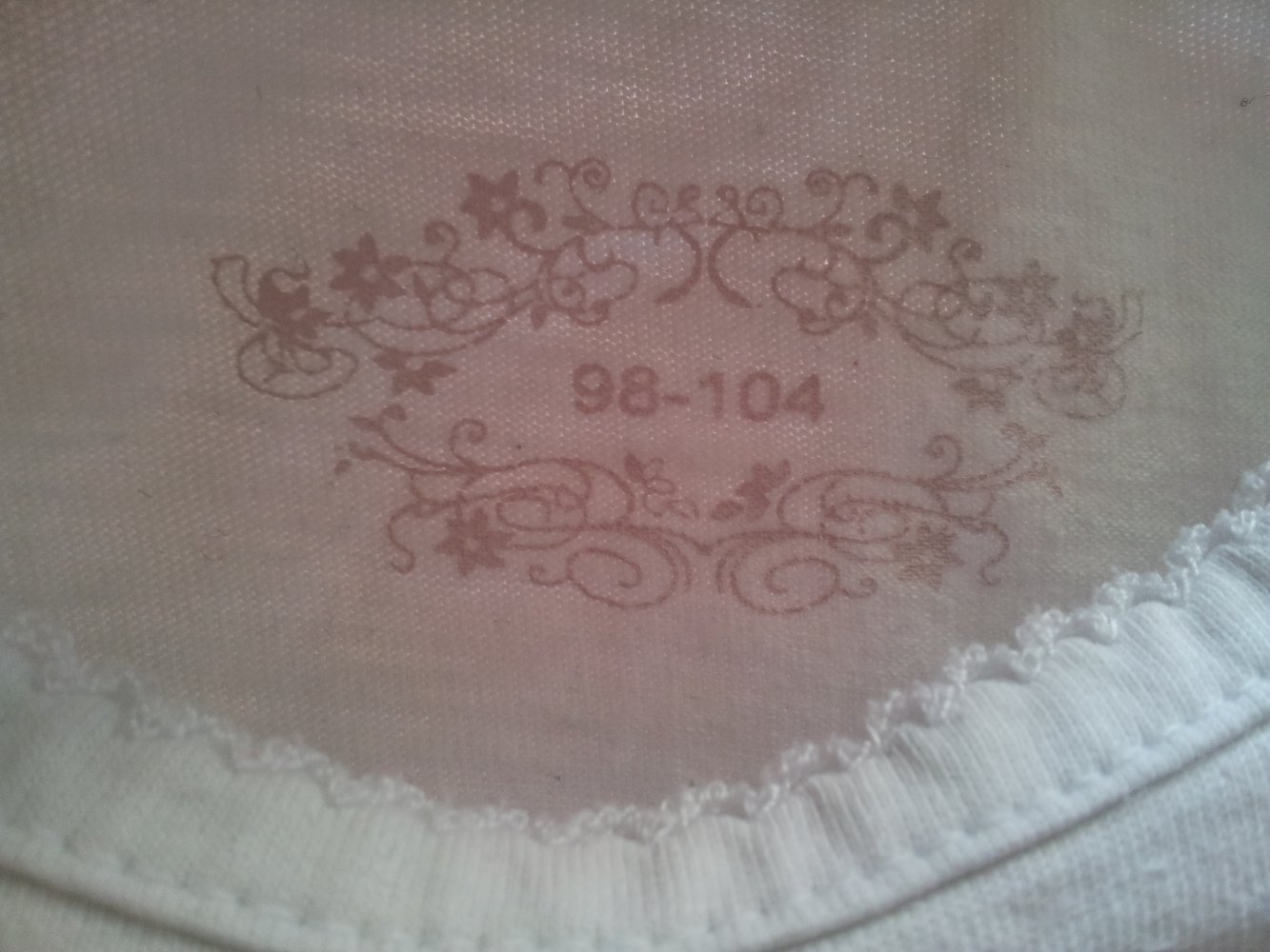 Pullover TCM weiß dezenter Druck in nude Gr. 98/104 