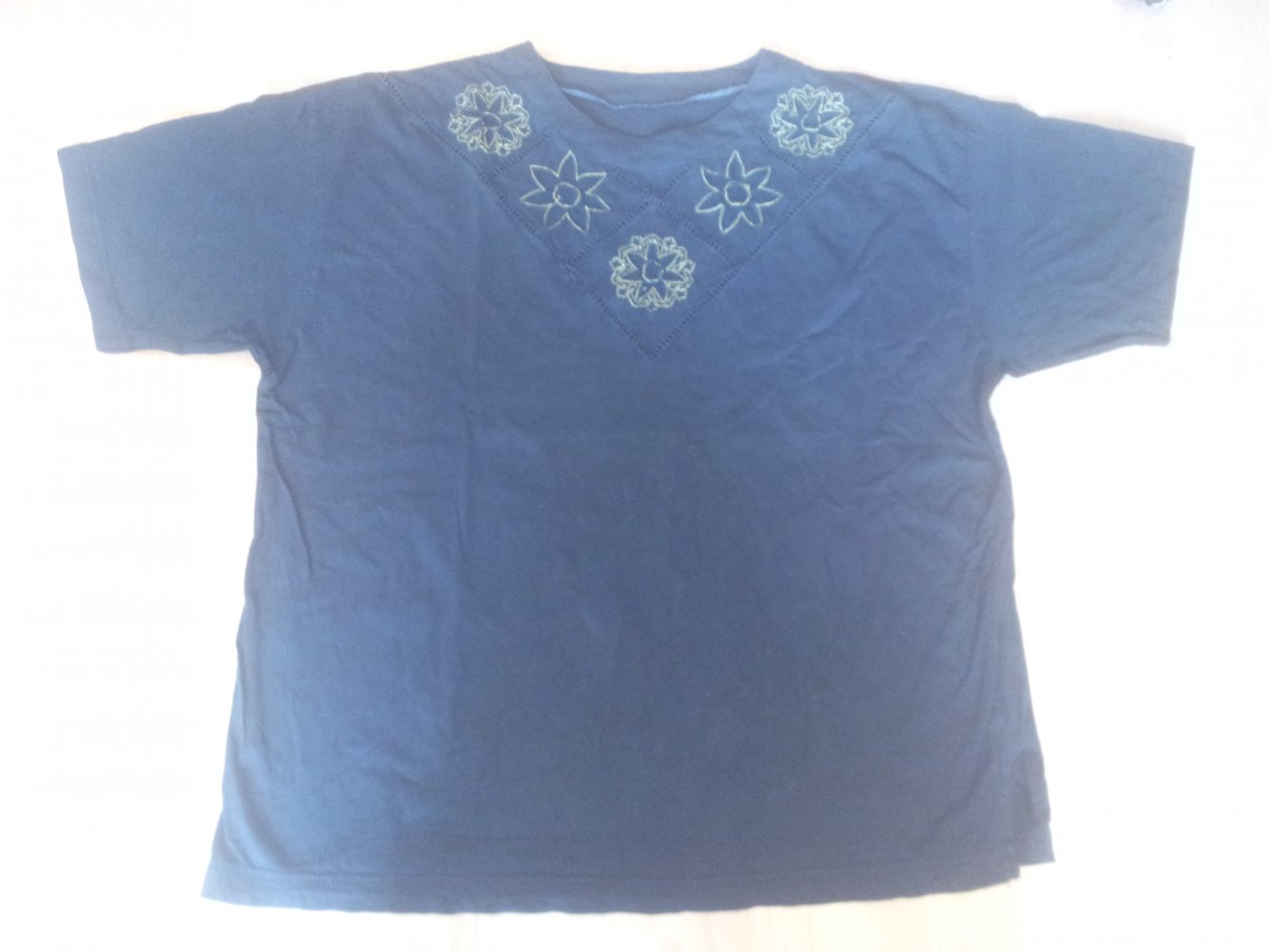  Shirt schwarz gold Blumen Cut Outs Gr. 50