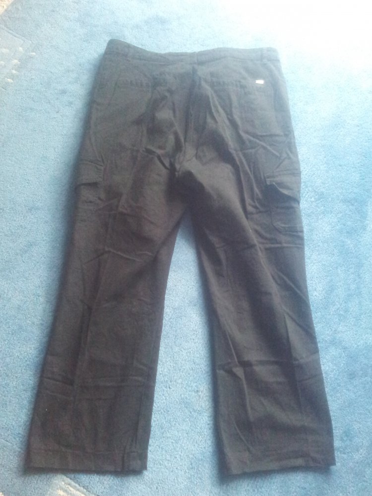  Hose schwarz Gr. 46 Taschen am Bein