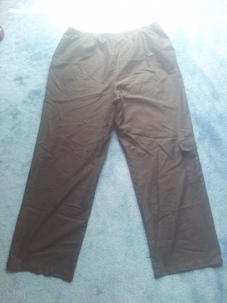 Stoffhose schwarz Gr. 46 mit Tasche am Bein