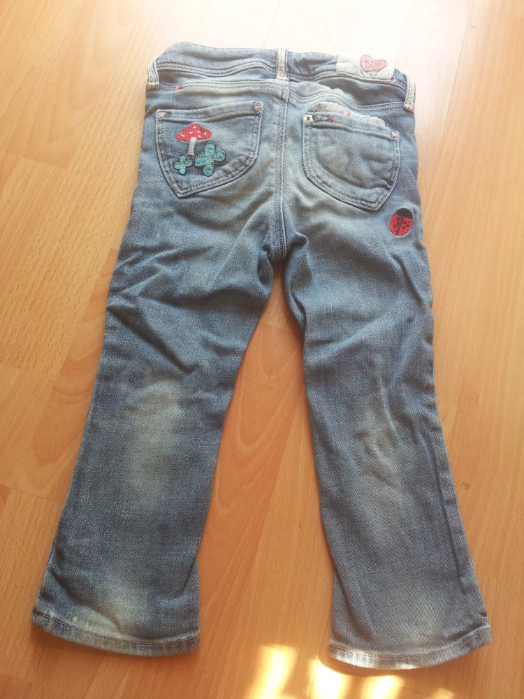 Jeans H&M  Boot-Cut blau Used-Look Aufnäher Gr. 92 Blume