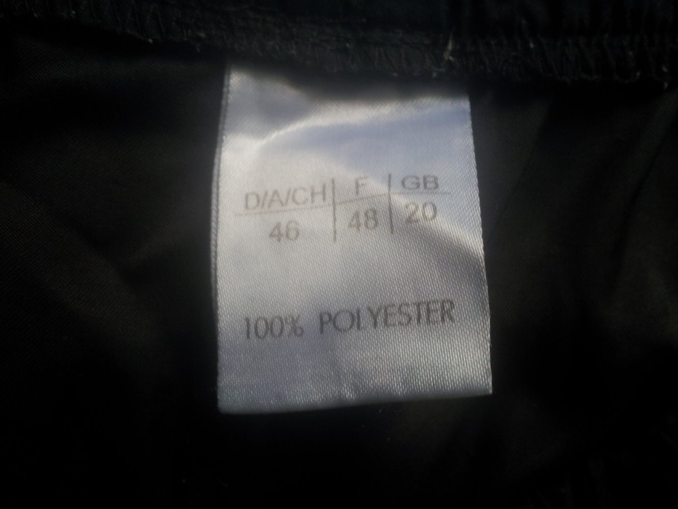 Stoffhose schwarz Gr. 46 mit Tasche am Bein