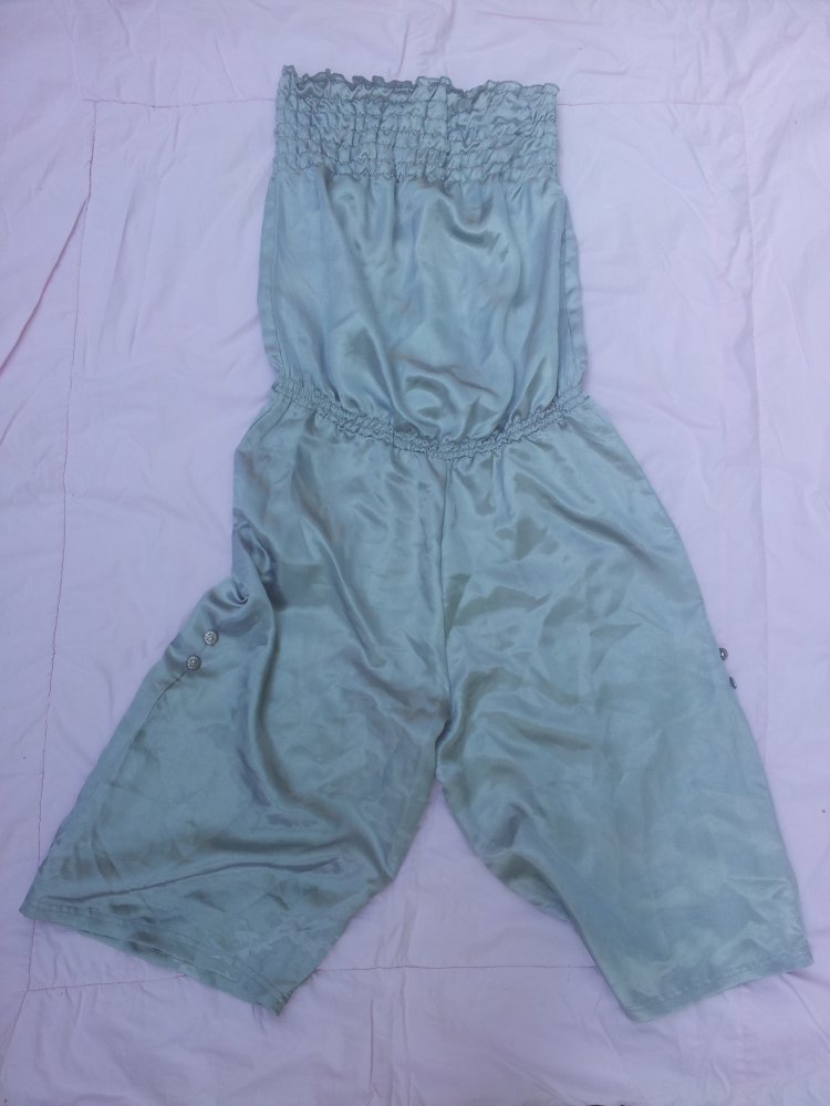  Jumpsuit Only Gr. M silber galaktisch Satin Bondeau