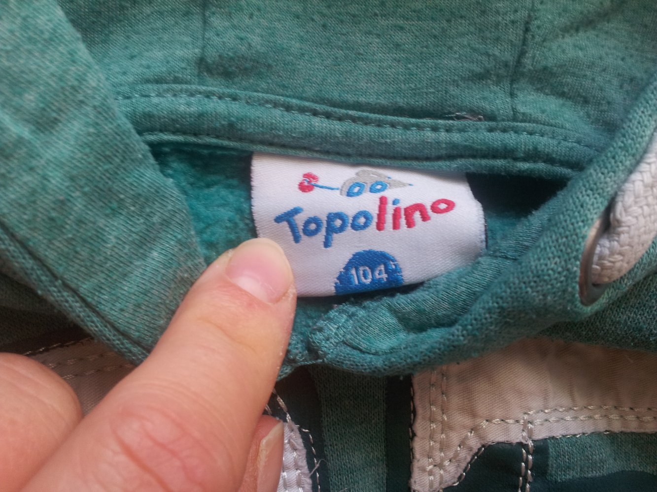  Kapuzenpullover grün weiß Gr. 104