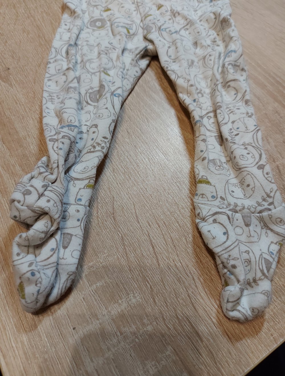 Stoffhose mit Füssen Größe 62 H&M