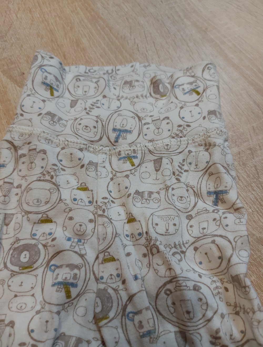 Stoffhose mit Füssen Größe 62 H&M