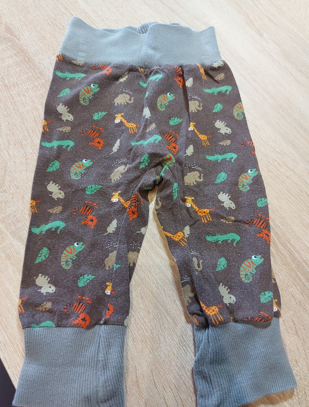 Lange Stoffhose Größe 80