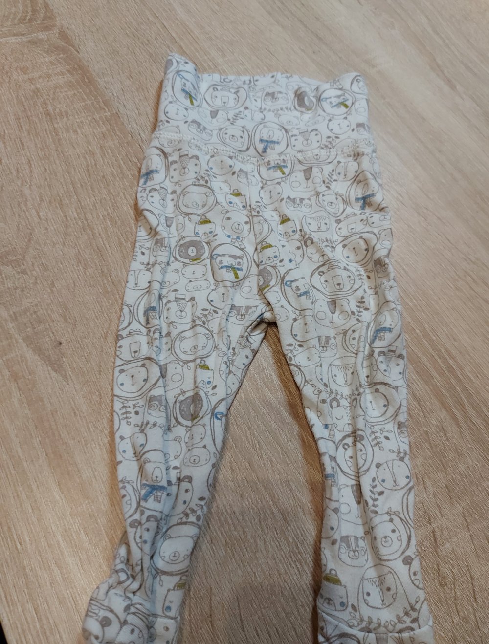 Stoffhose mit Füssen Größe 62 H&M