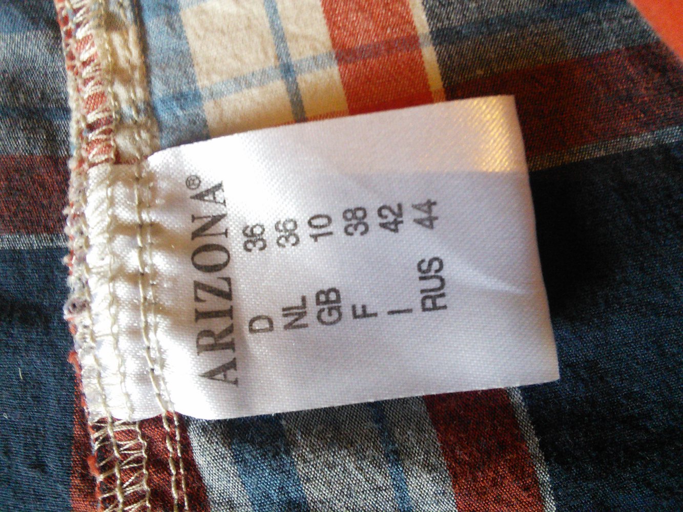 Figurbetonte Karobluse