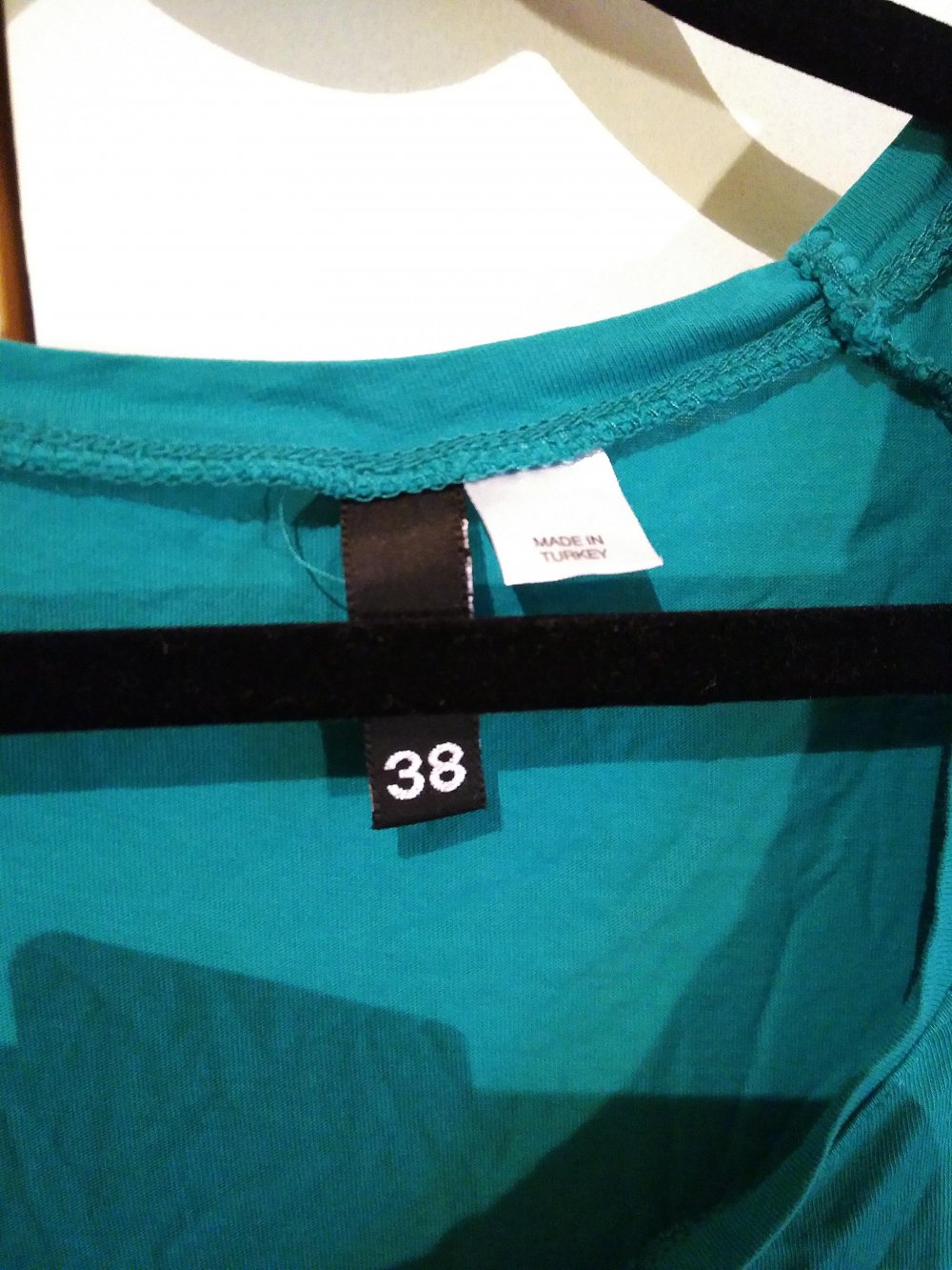 Petrolfarbenes T-SHIRT mit Tierprint