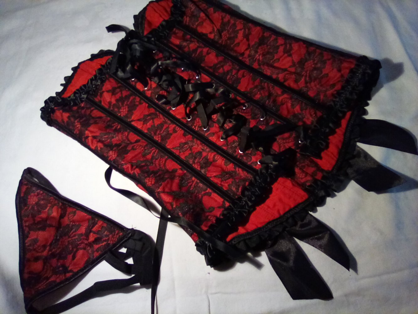 Ein Corsagentraum in schwarz-rot