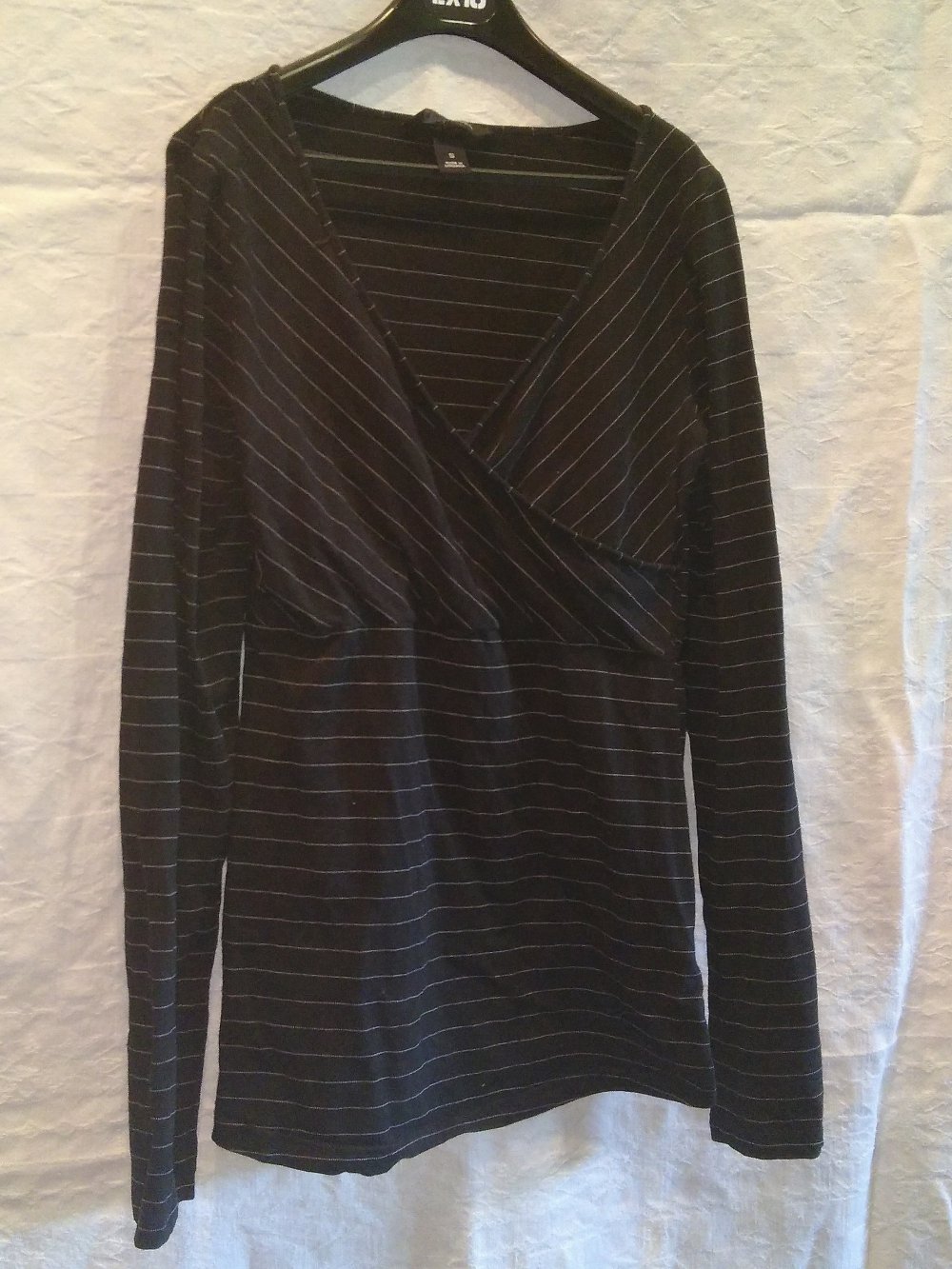 Hübsches schwarzes Langarmshirt auch als Schwangerschaftsshirt 