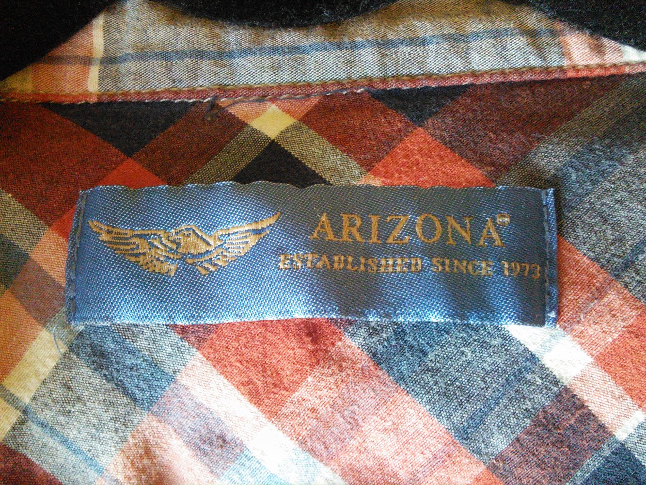 Figurbetonte Karobluse