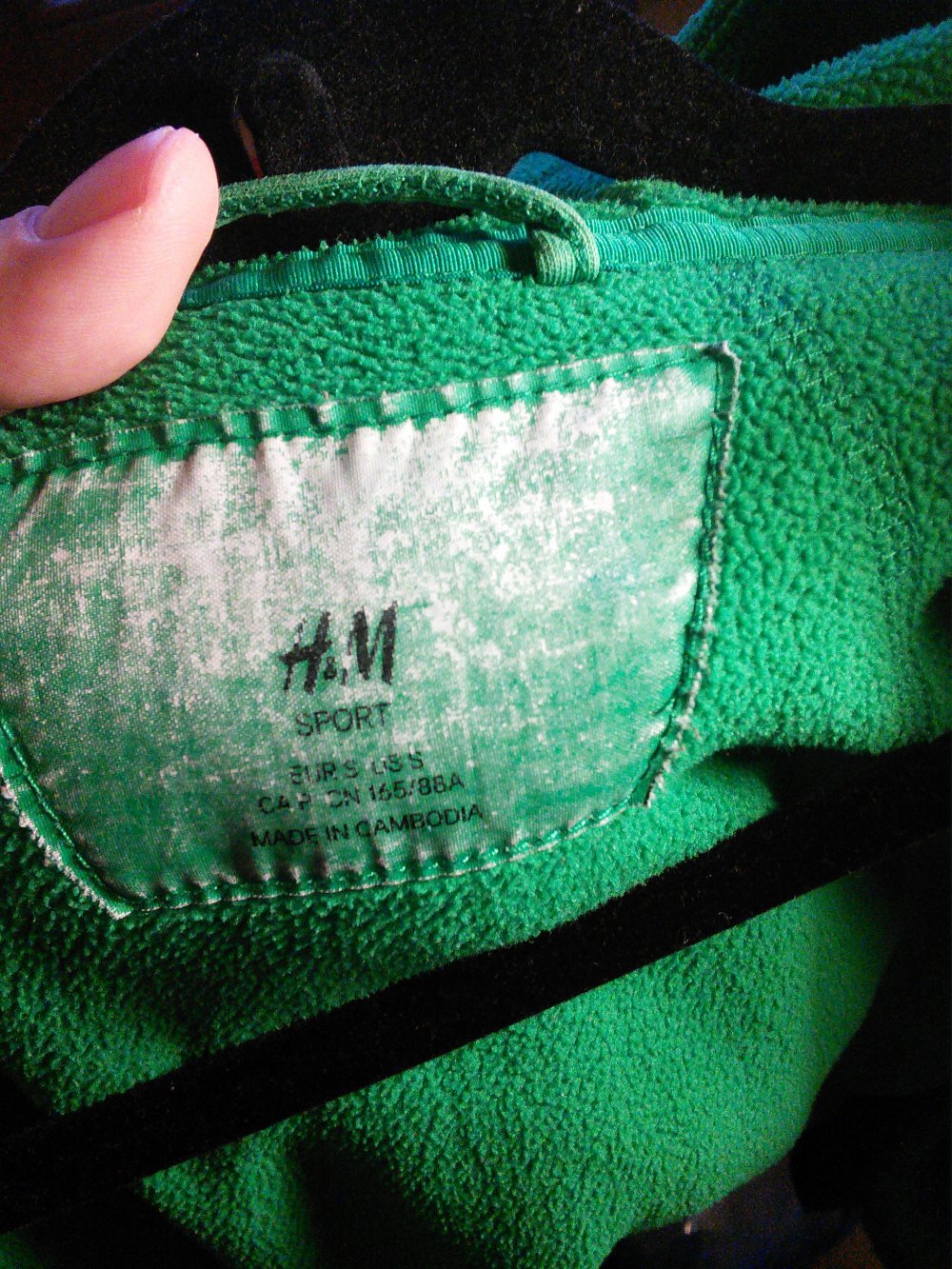 Kuschelige grüne Fleece-Sportjacke