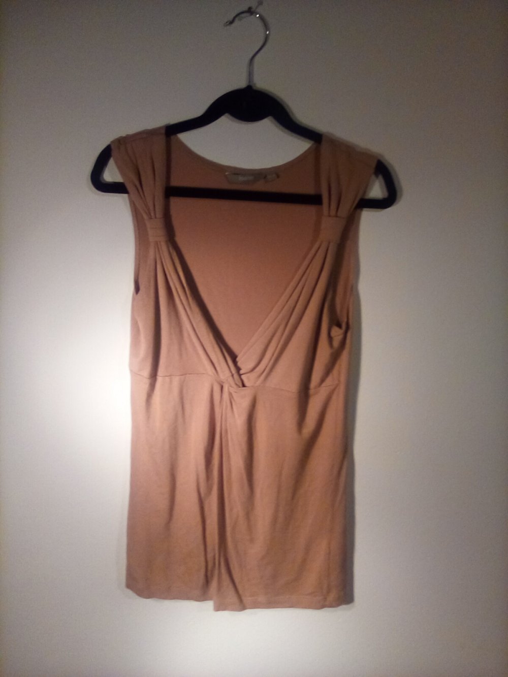 Schickes karamellfarbenes Top