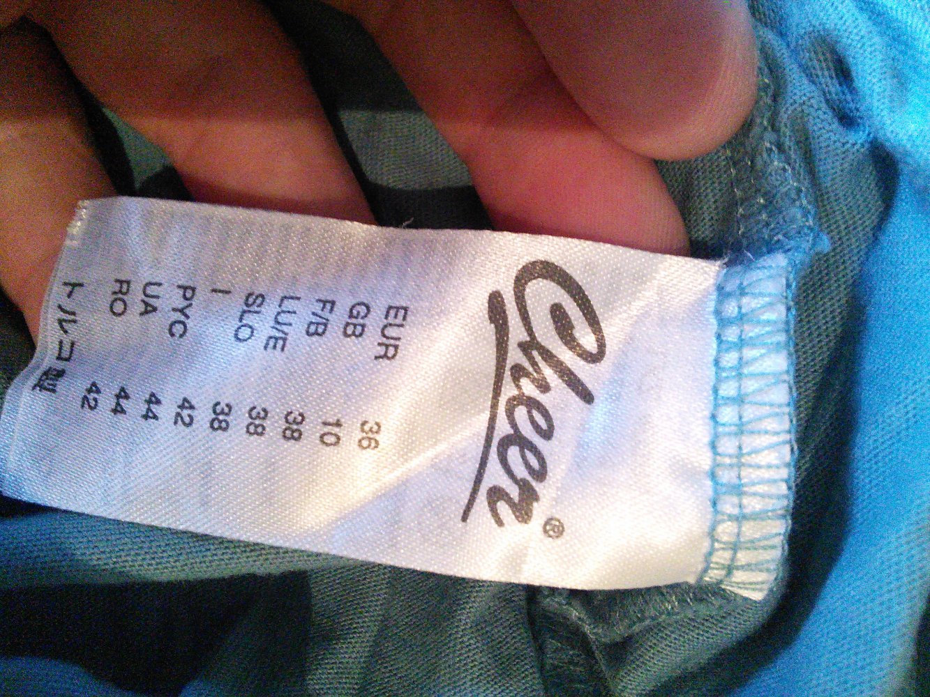 Süßes blaues Basic-Shirt