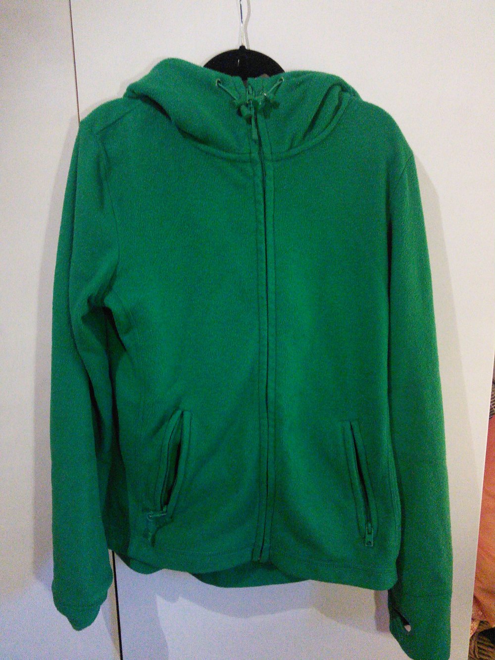 Kuschelige grüne Fleece-Sportjacke