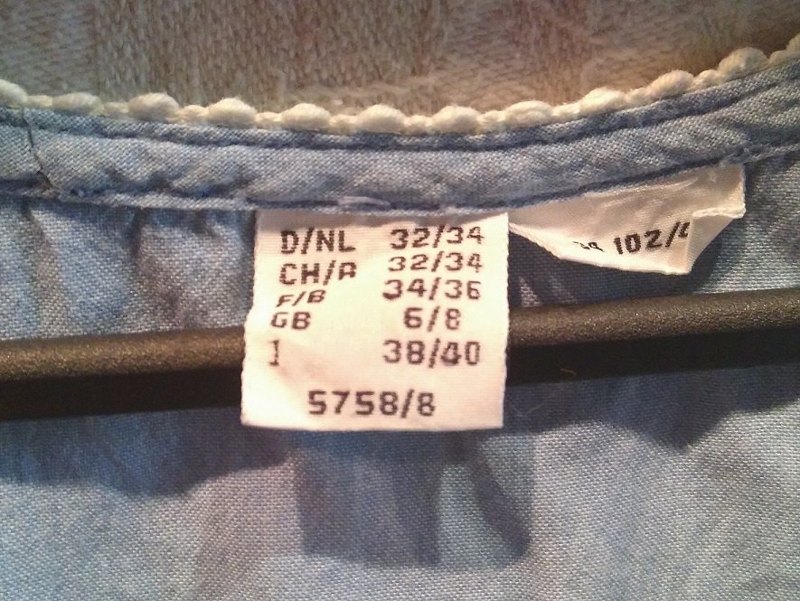 Jeansbluse mit Stickerei