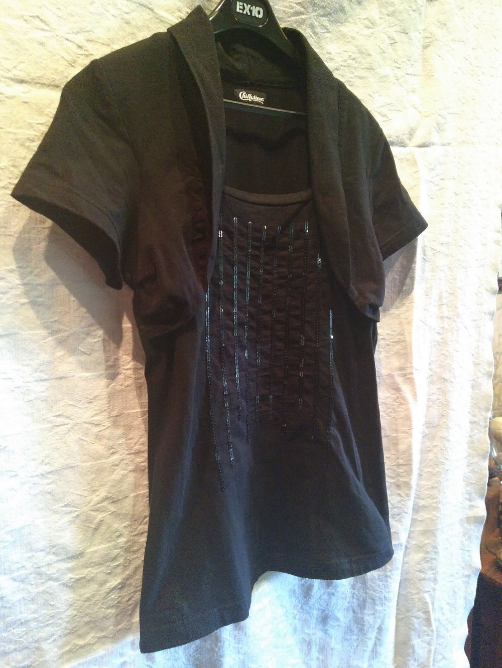 Schickes schwarzes Oberteil mit Pailettenshop