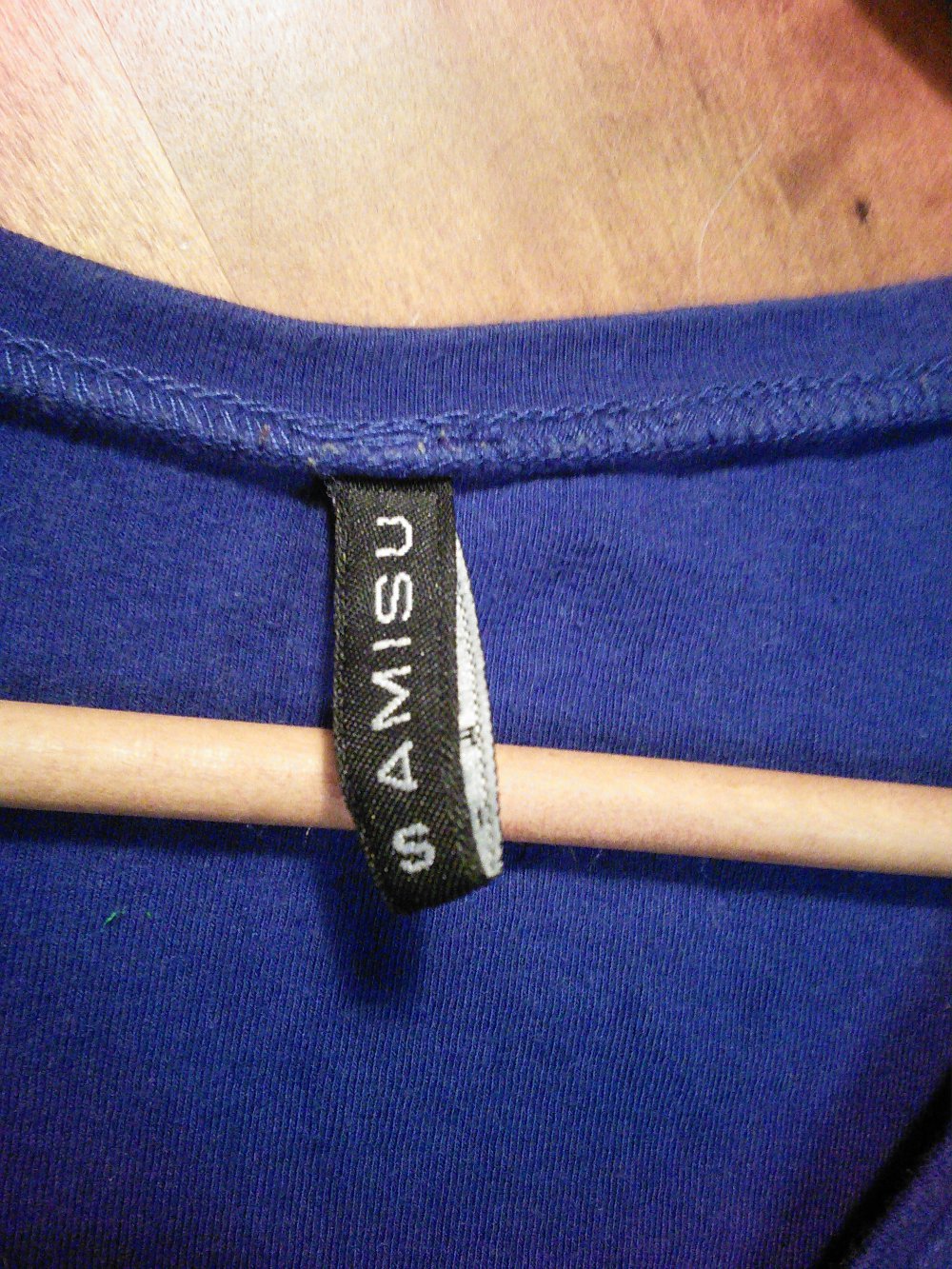 Schickes blaues T-Shirt