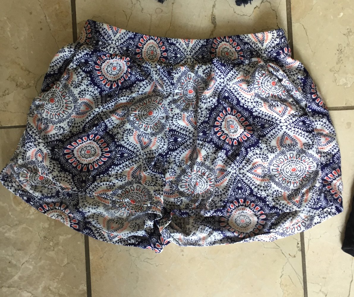 Only Mädchen Viskose Shorts Gr.XS weiß bunt