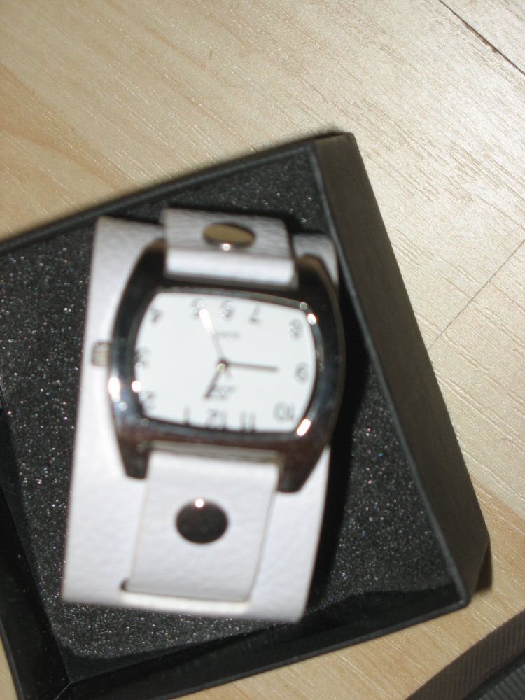 Damen Quarz - Uhr !!! NEU !!!
