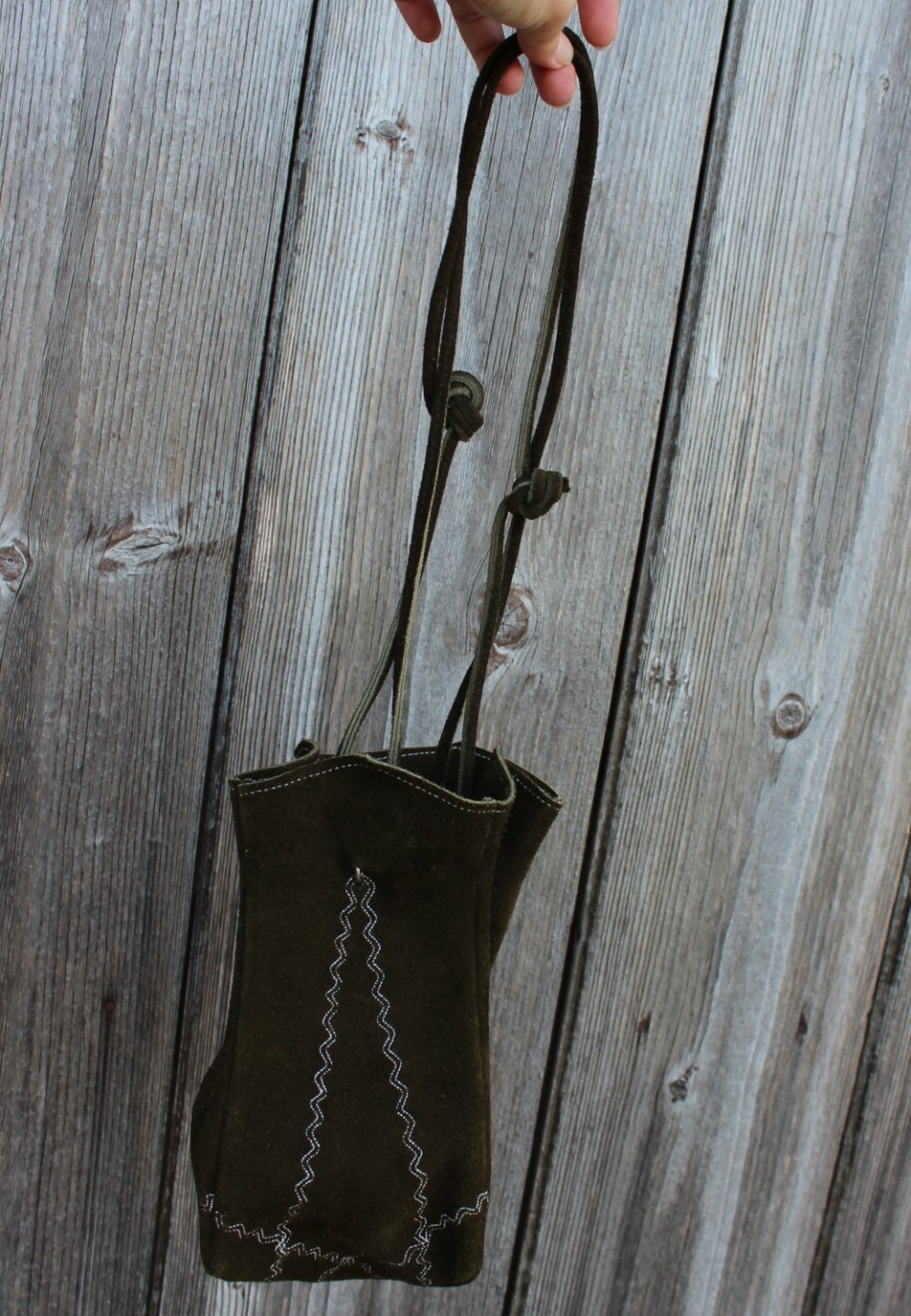 kleiner dunkelgrüner True Vintage Trachtenbeutel aus Echtleder, Handtasche zum Dirndl