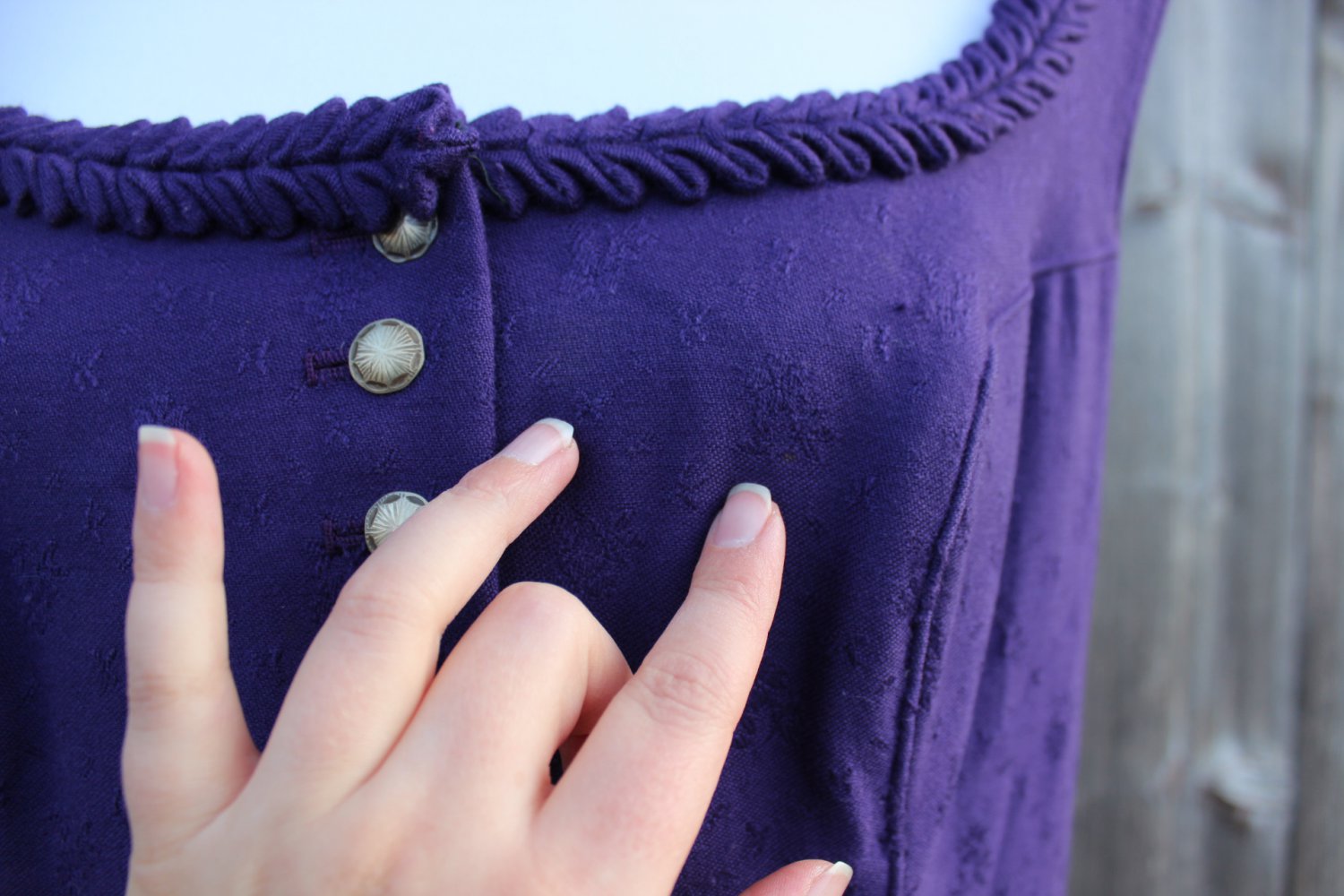 dunkellila True Vintagedirndl aus Wollstoff mit Blumenmuster, ca. Größe 42, Unikat