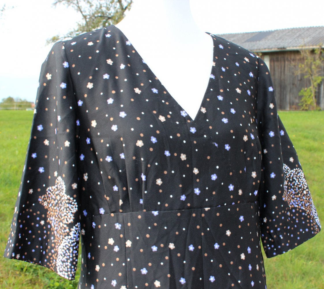 schwarzes langes True Vintage Kleid mit Blumen und Punktemuster, ca. Größe 42-44, Unikat, Maxikleid