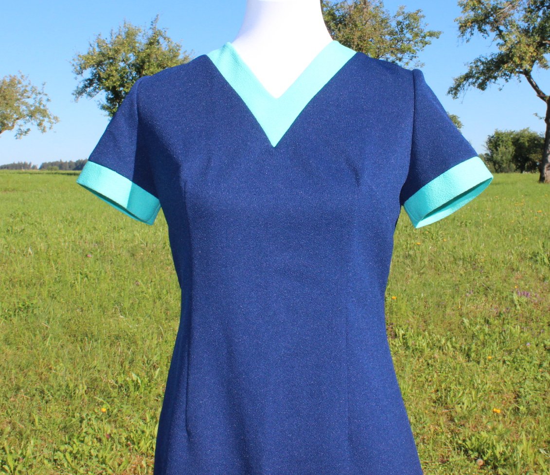 kurzes dunkelblau mintfarbenes tailliertes True Vintagekleid, ca. Größe 38, 1960s, Sommerkleid