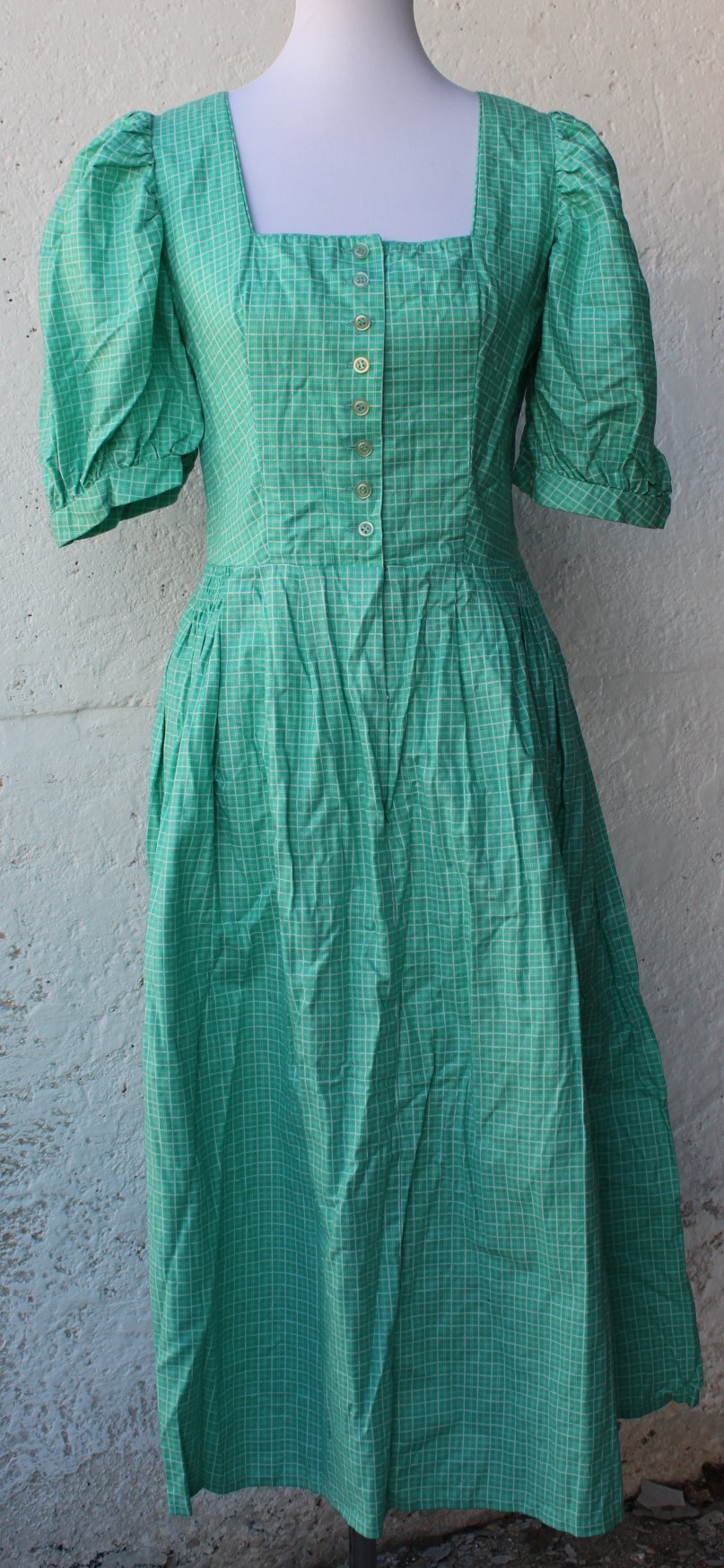 weiß mintfarben kariertes True Vintagedirndl mit eckigem Ausschnitt und Ärmeln, ca. Größe 38-40